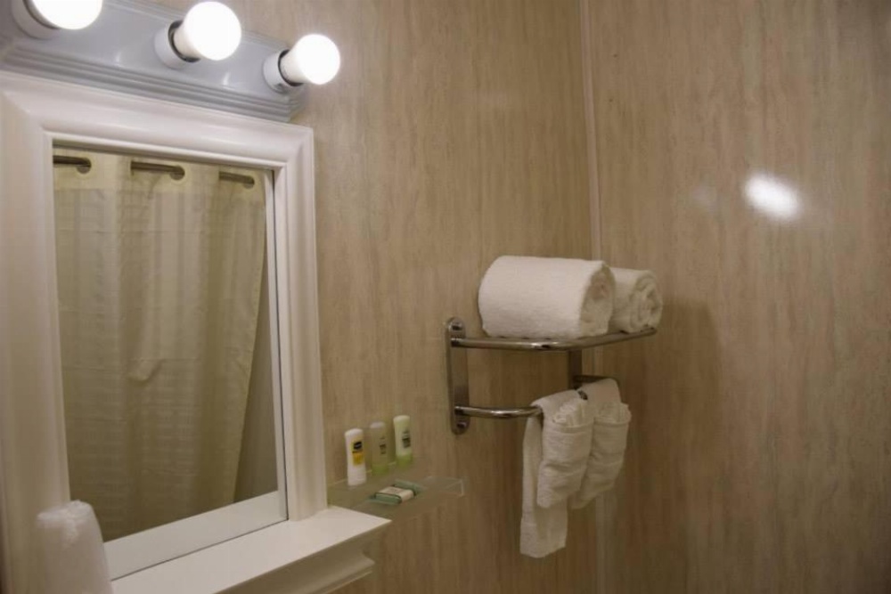 Relax Inn Image 11